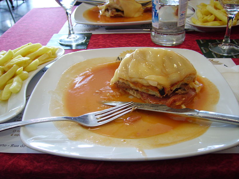 Francesinha, especialidad de Oporto