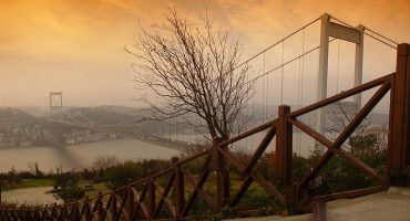 Ciudades entre dos países, entre dos continentes, en la encrucijada de dos o más culturas: 1/2