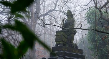 El encanto de los cementerios, tercera impresión