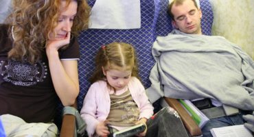 Las 5 reglas de oro para dormir en un avión