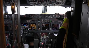 Ryan: piloto de aerolínea comercial, 19 años… ¿seguro?