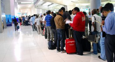 España quiere que colombianos y peruanos no necesiten visado para visitar Europa