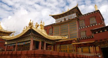 El fuego destruye Dukezong, la mítica Shangri-La