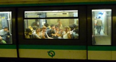 París publica un manual de educación para viajeros