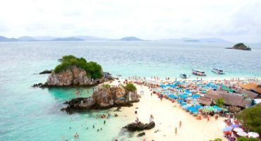 Se levanta parcialmente el toque de queda en Tailandia