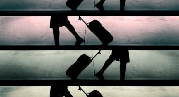 El truco definitivo para volar más barato: ¡la ropa portaequipaje!