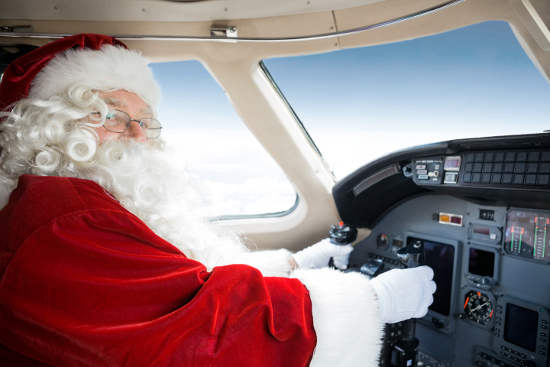 Papa Noel pilotando avión