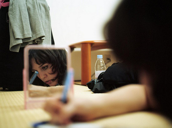 chica escribiendo