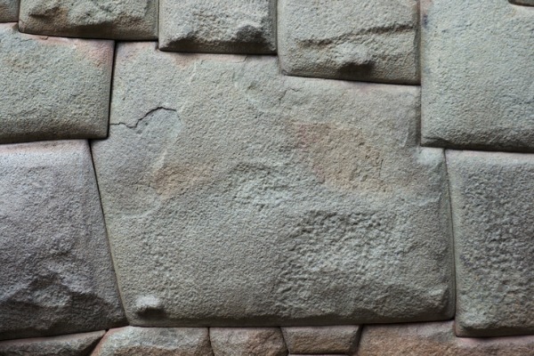 Método inca de tallar la piedra