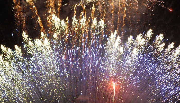Espectáculo de pirotecnia que pone punto final a las fiestas de San Isidro