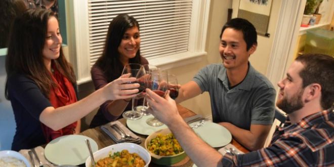 Cena con ambiente internacional
