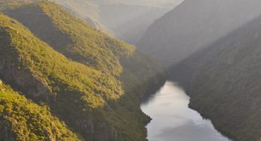Viaje por la Ribeira Sacra: naturaleza, monasterios y vino en Galicia