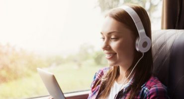 Cómo dormir en un viaje de bus largo: 10 consejos para lograrlo