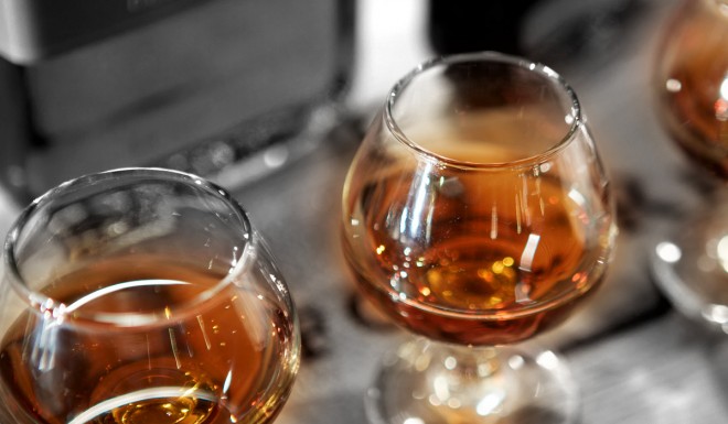 Dos copas de bourbon