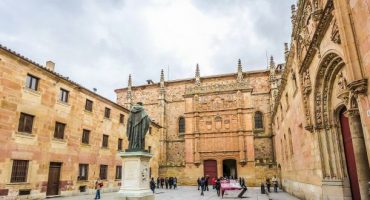 Salamanca abre las puertas de sus monumentos a turistas y salmantinos
