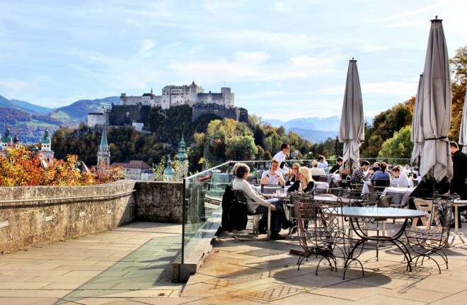 Terraza en Salzburgo durante el otoño