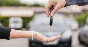 Cómo alquilar un coche sin tarjeta de crédito