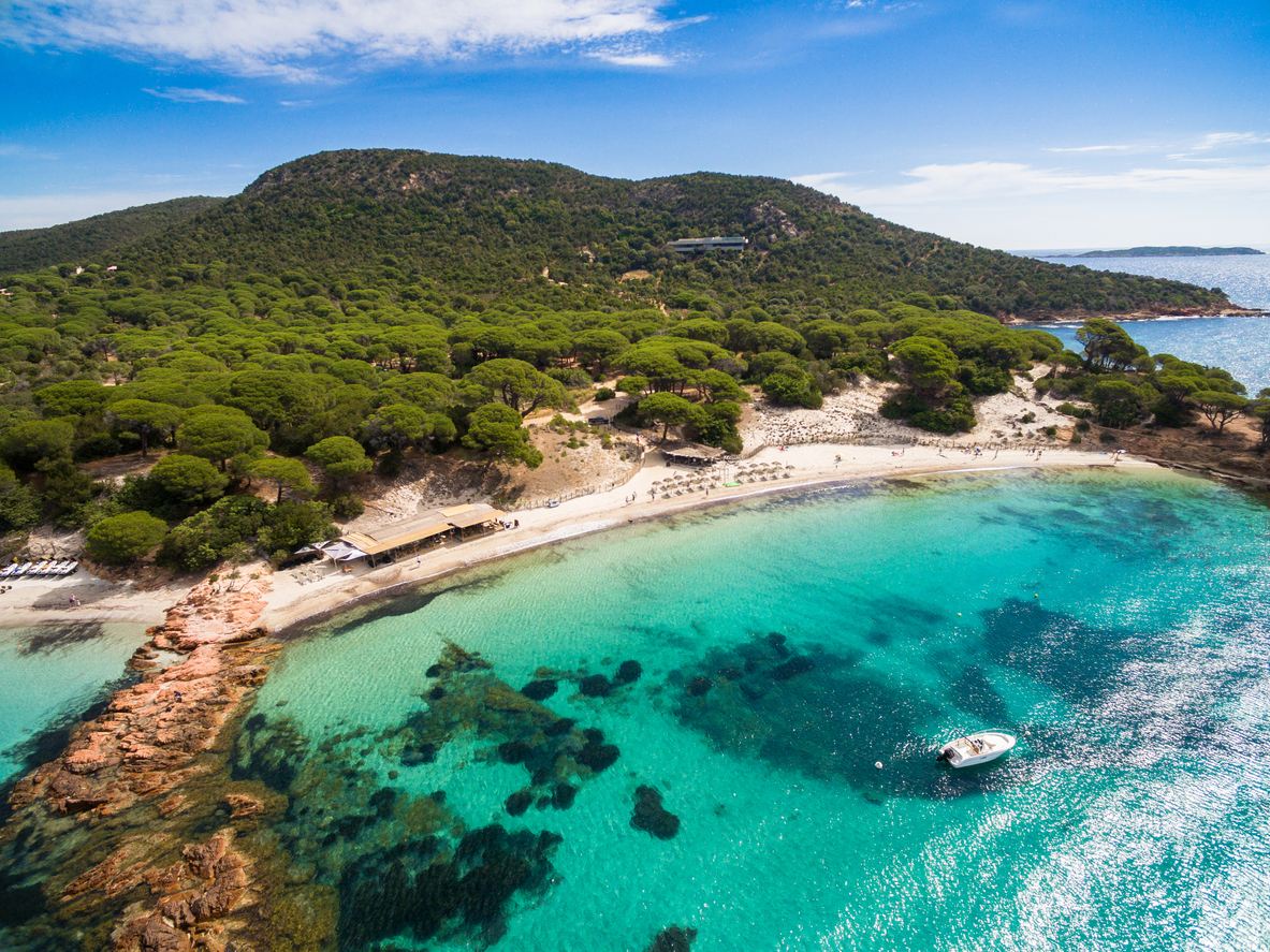 Playa de Rondinara en Córcega
