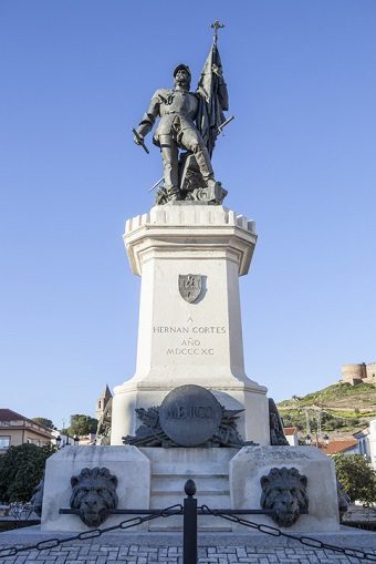 Monumento a Hernán Cortés en Medellín (España)