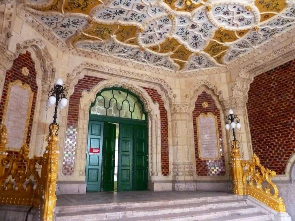 Entrada del Museo de Artes Aplicadas de Budapest