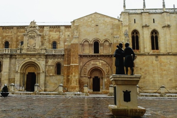 Exterior de San Isidoro de León