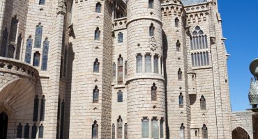 Las obras de Gaudí fuera de Cataluña que no puedes perderte
