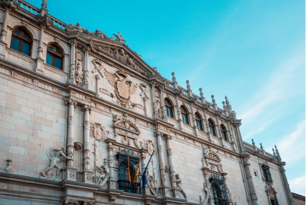 Fachada de la Universidad de Alcalá de Henares