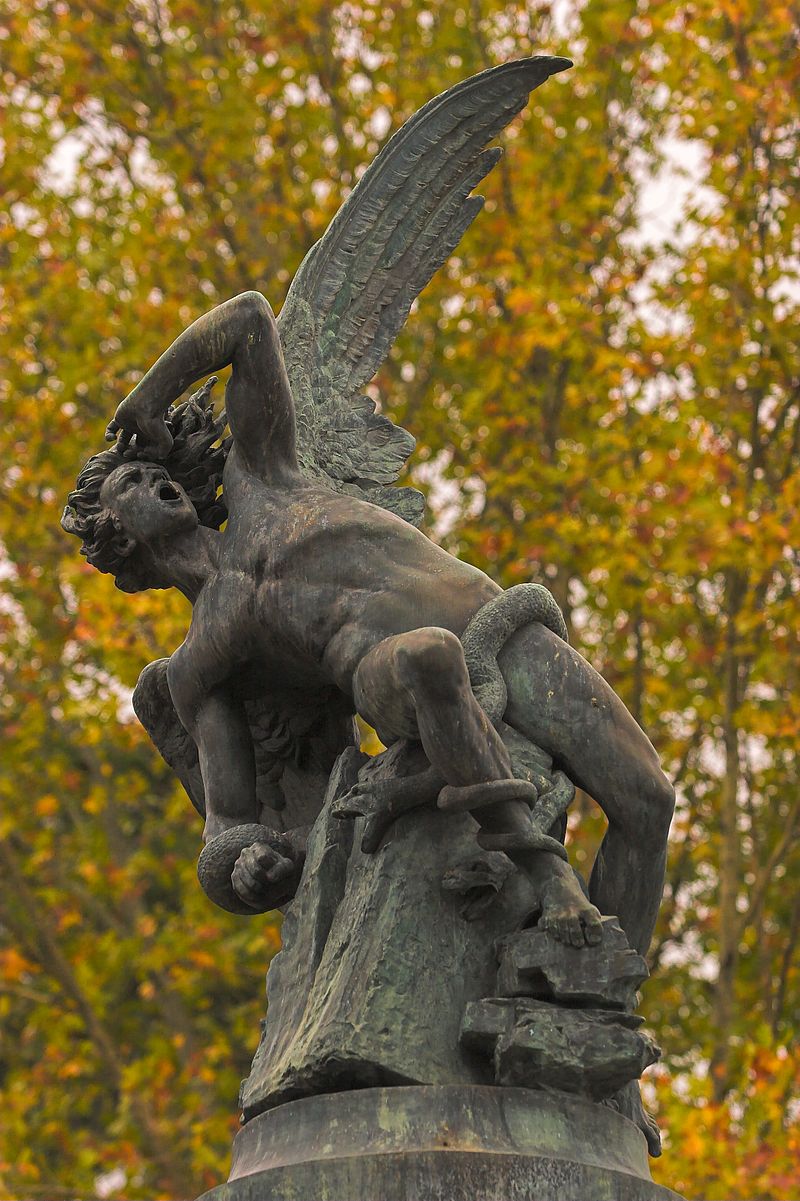 Fuente del Ángel Caído en el Retiro (Madrid)