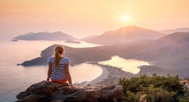 Viajar solo: ventajas e inconvenientes