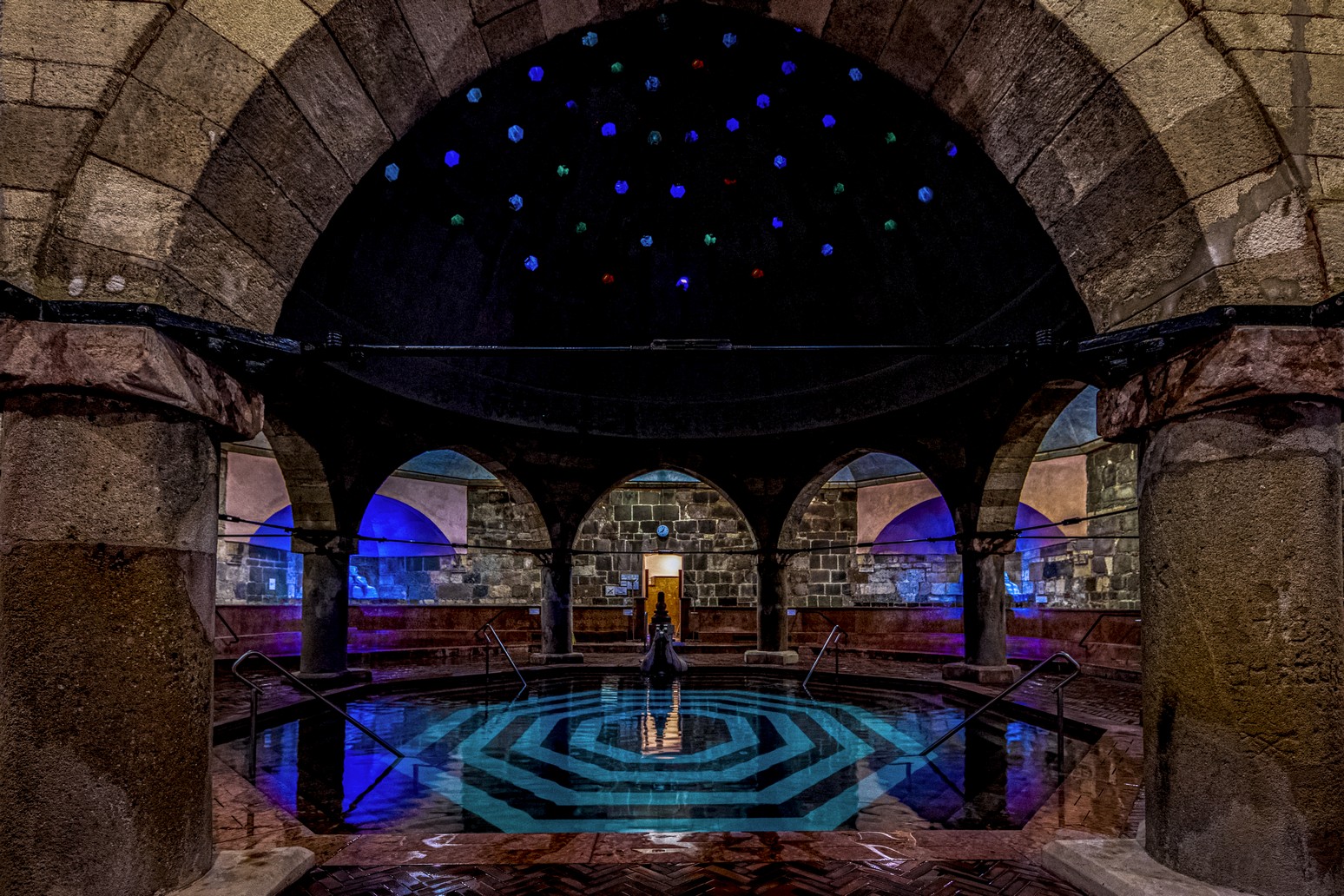 Piscina de las termas Rudas, en Budapest