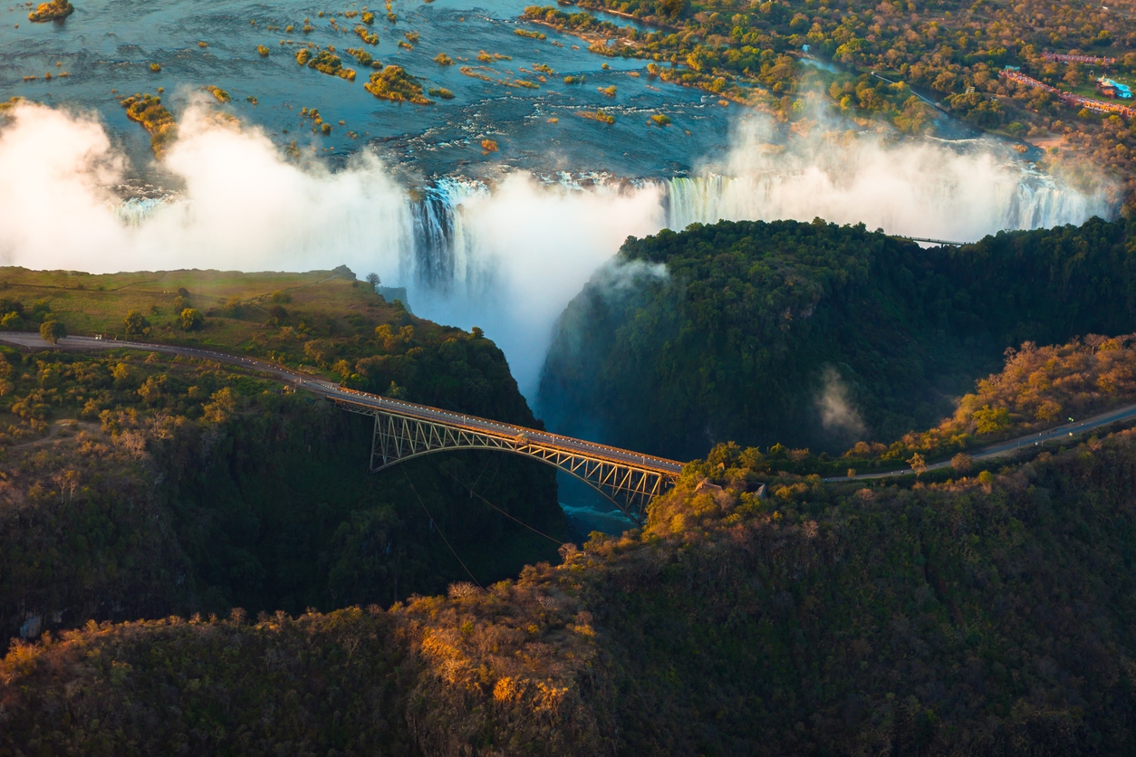 Vista aérea de las cascadas Victoria, en Zambia