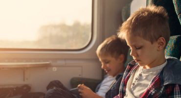 Viajar en tren con niños: consejos prácticos