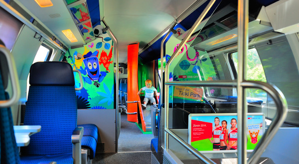 Área de juegos en un tren