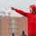Persona disfrazada con ropas tomadas de La Casa de Papel