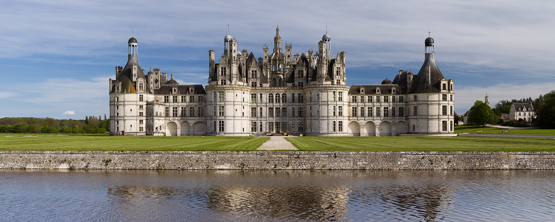 Fachada principal del Castillo de Chambord (Francia)