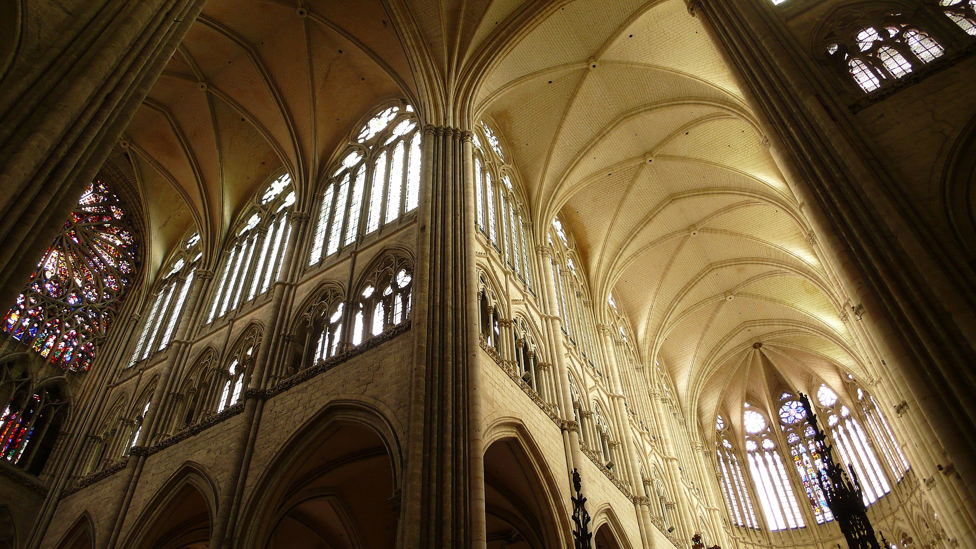 Bóvedas góticas de la Catedral de Amiens