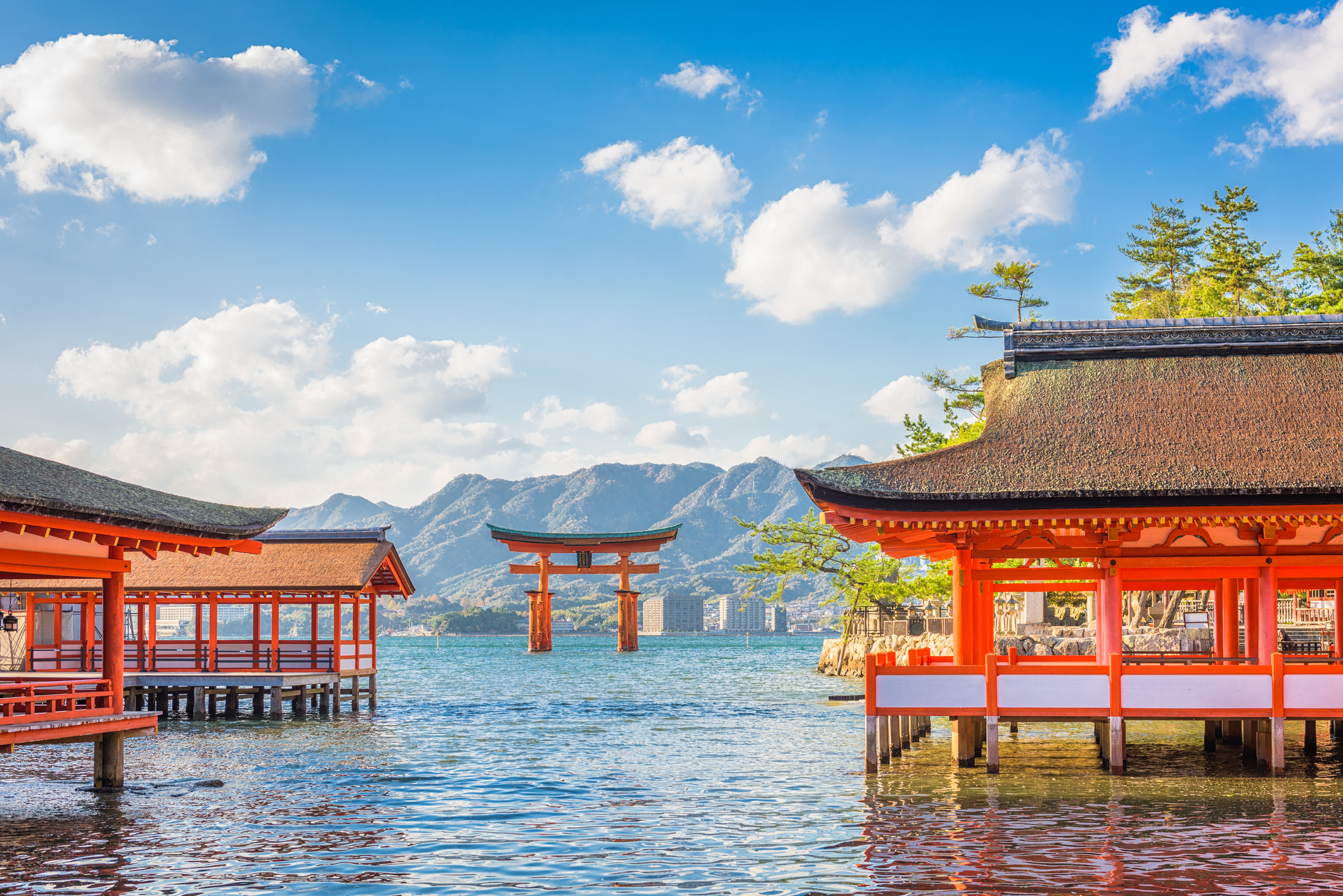 Santuario de Itsukushima con marea alta