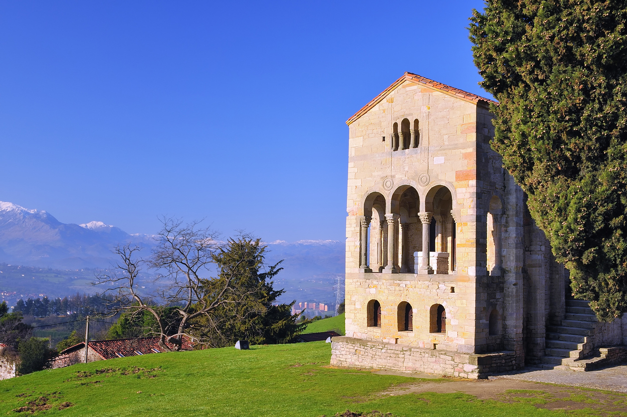 Santa María del Naranco, obra maestra del arte prerrománico asturiano