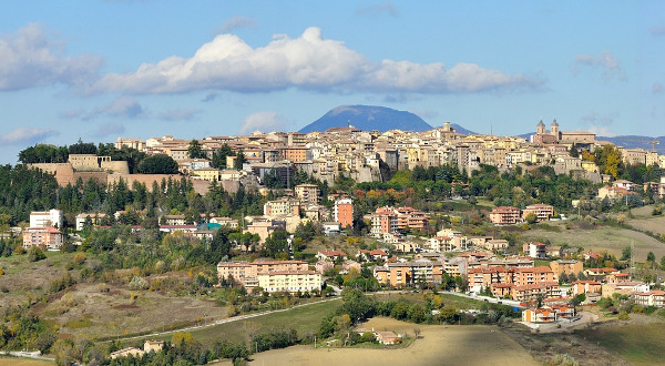 Vista de una idílica ciudad italiana