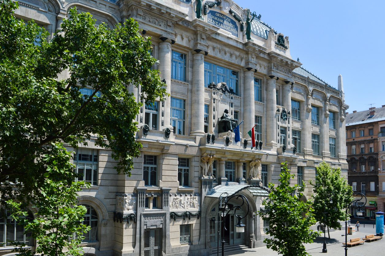 Fachada de la Academia Liszt en Budapest