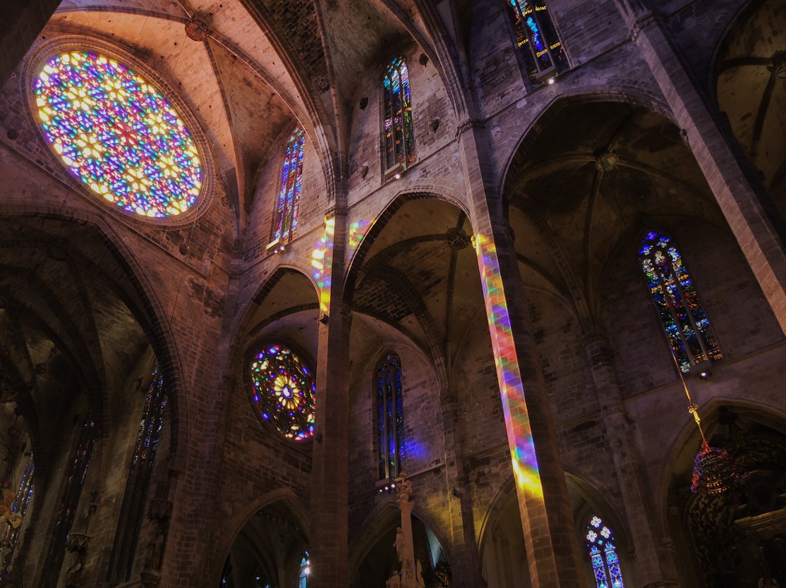 Rosetón y vitrales de la Catedral de Palma de Mallorca