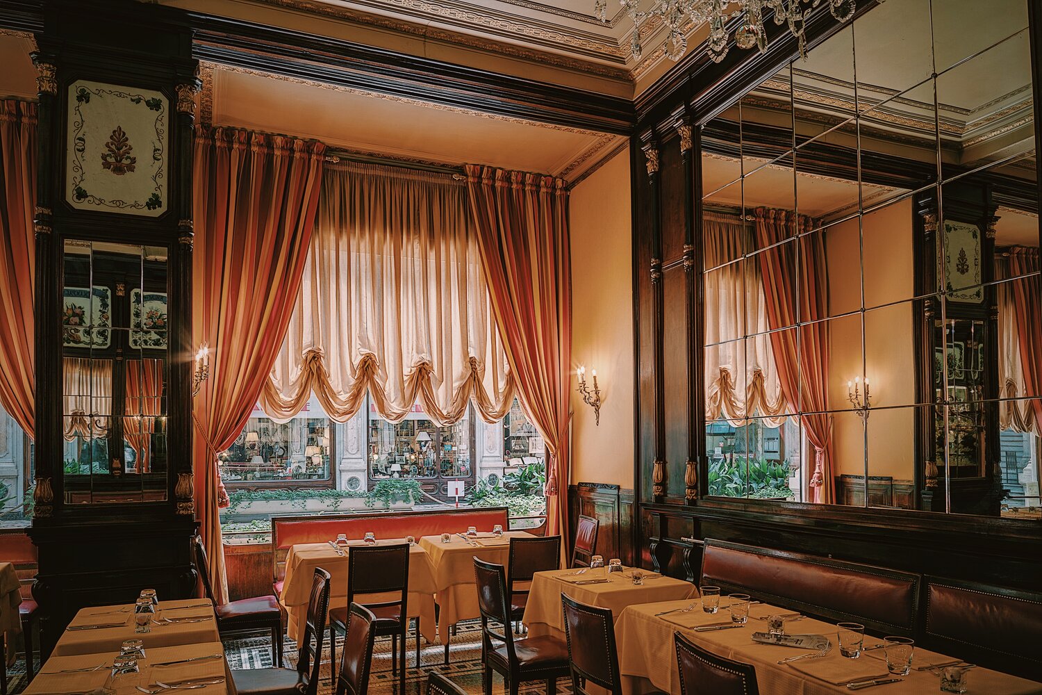Interior de Baratti & Milano, cafetería de Turín