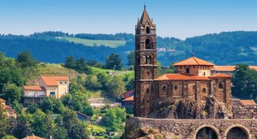 Qué ver en Auvernia: paisajes, aguas termales y volcanes en el corazón de Francia