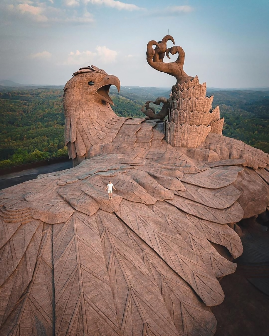 Escultura de Jatayu, en la India