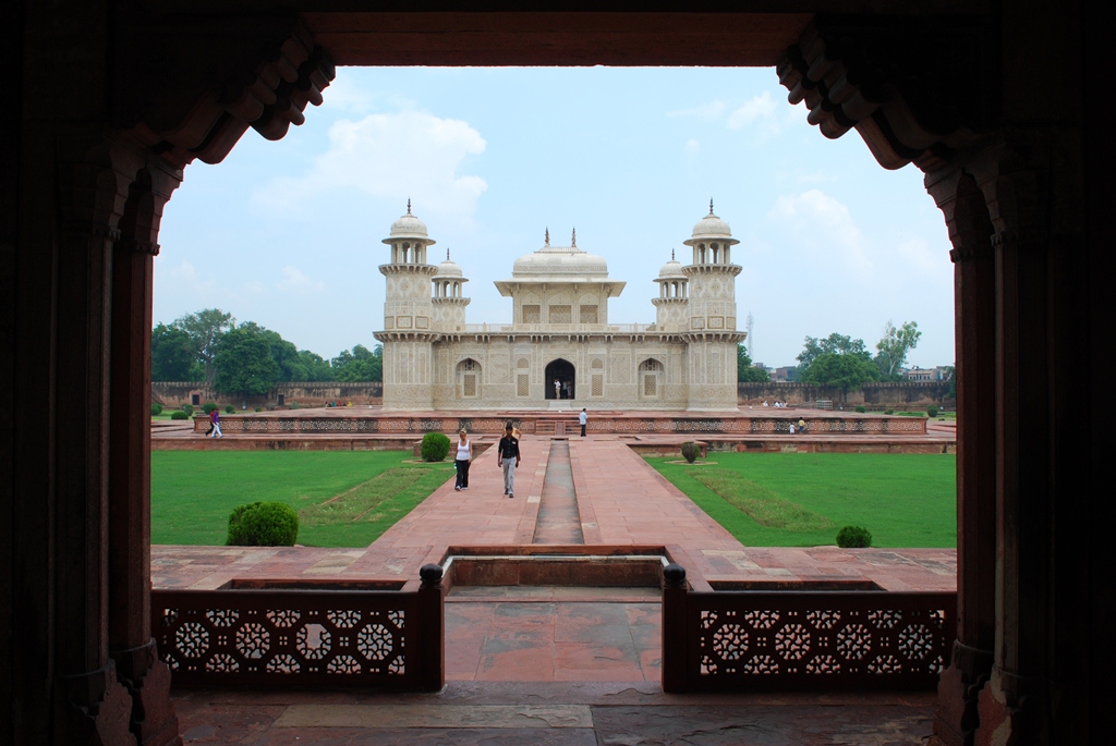 Vistas de los jardines mogoles de Agra.