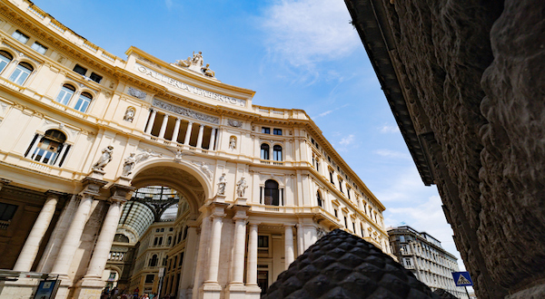 Fachada del Teatro San Carlo en Nápoles