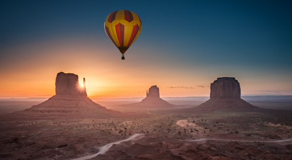 Globo aerostático sobre el Monument Valley