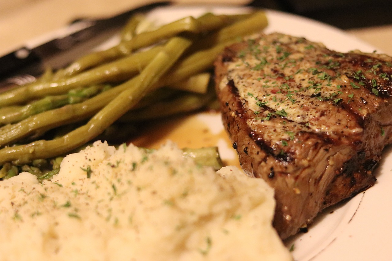Bistec con guarnición