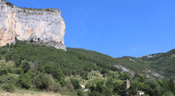 Panorámica de Rochefourchat, uno de los pueblos más pequeños del mundo