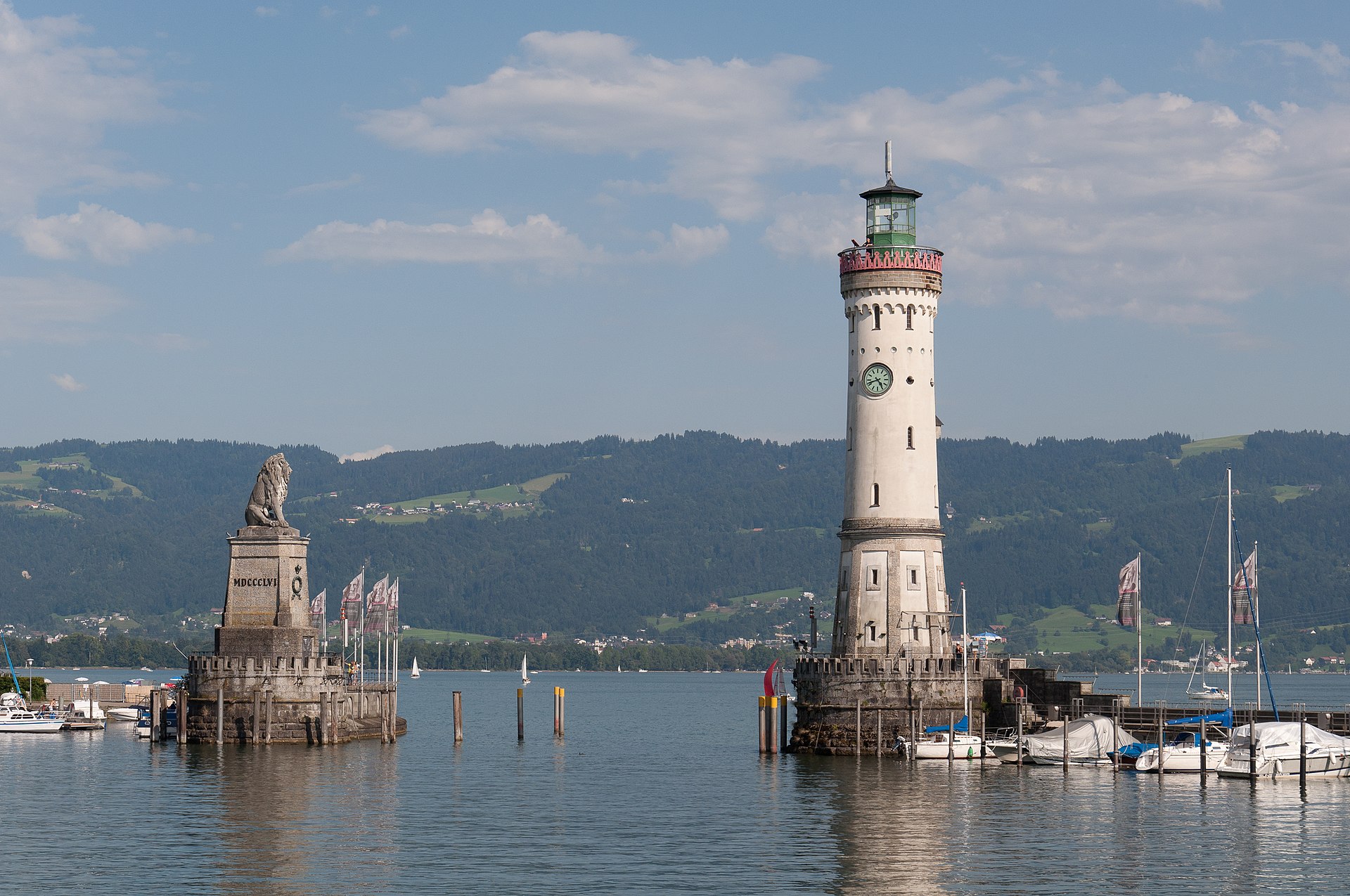 Faro de Lindau sobre el lago Constanza